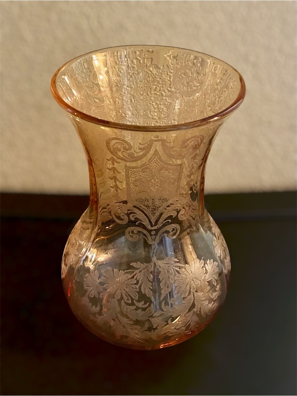Vtg Amber-Etched Decorative Glass Vase. Floral Design Large Flowers Arrangement